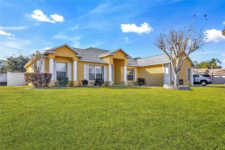 Property Photo:  10521 Cedar Forest Circle  FL 34711 