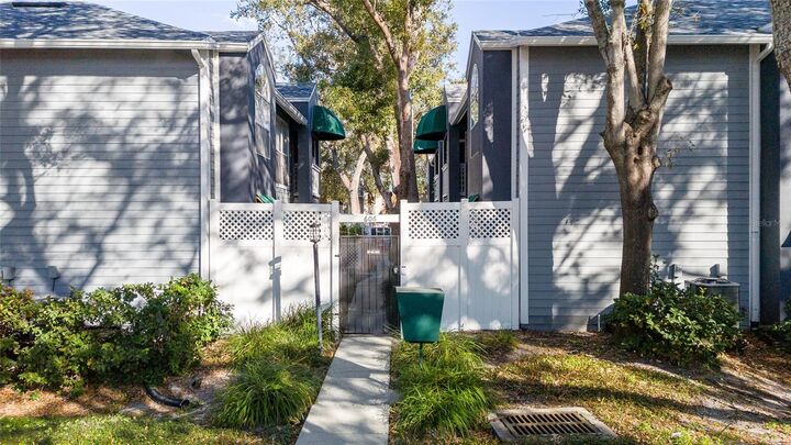 Property Photo:  606 S Albany Avenue 9  FL 33606 