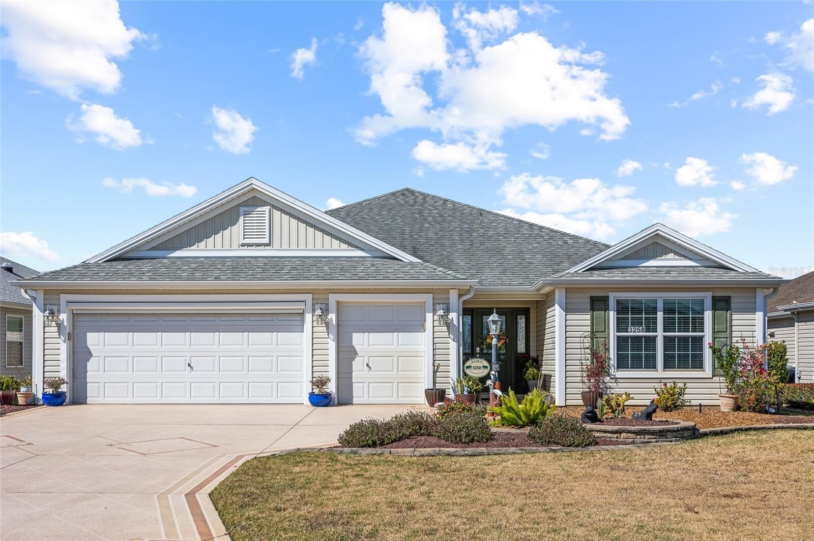 Property Photo: 3258 Sylewood Avenue FL 32163