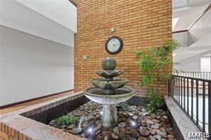 Property Photo:  950 E Rue De La Banque L6  MO 63141 