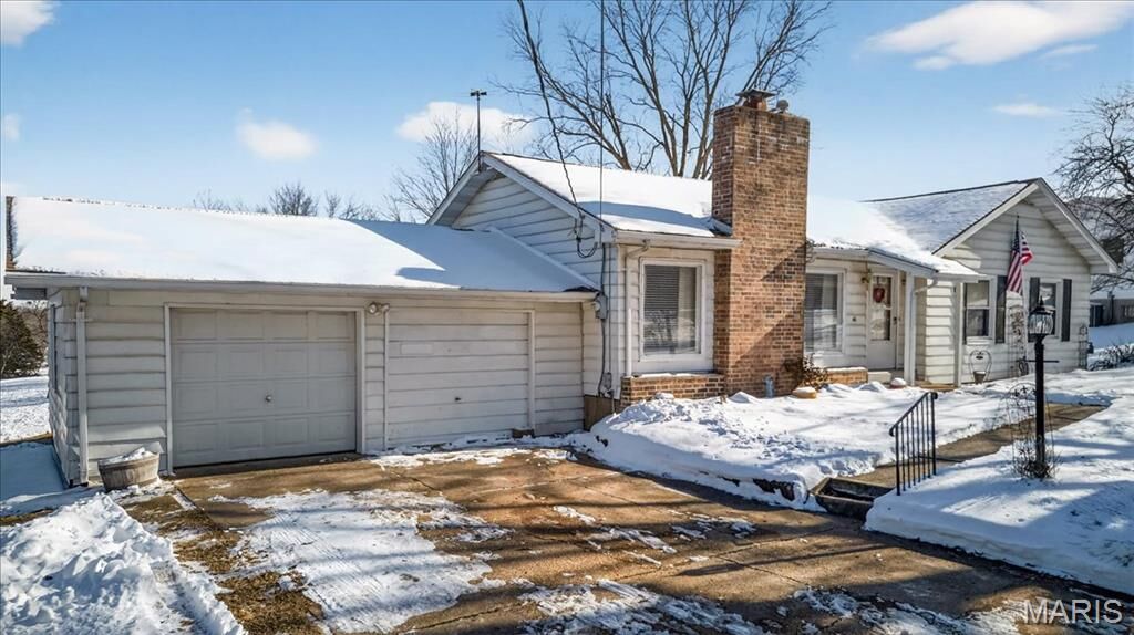 Property Photo:  46 Garden Lane  MO 63043 