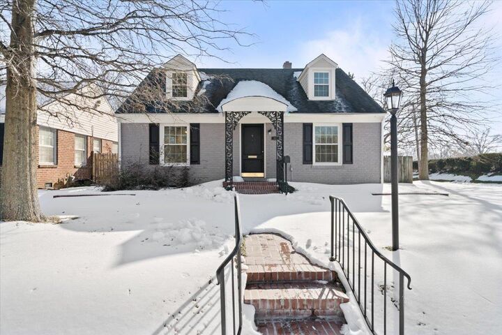 Property Photo:  381 Holmes Cir  TN 38111 