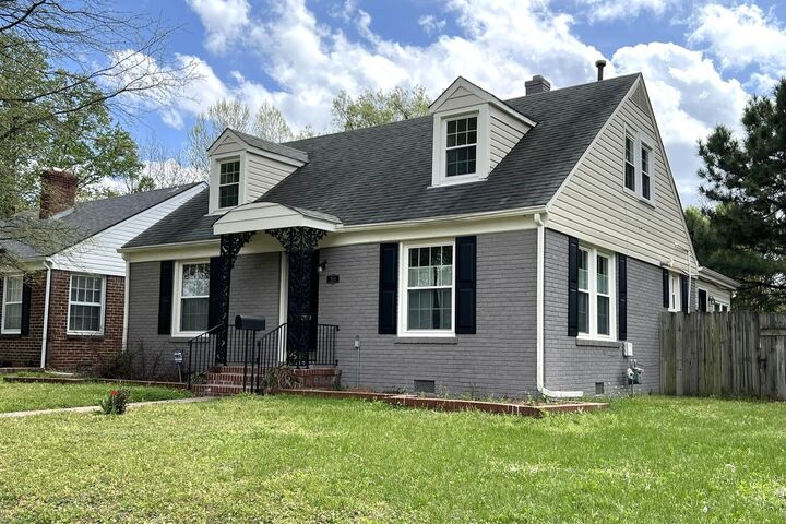 Property Photo:  381 Holmes Cir  TN 38111 