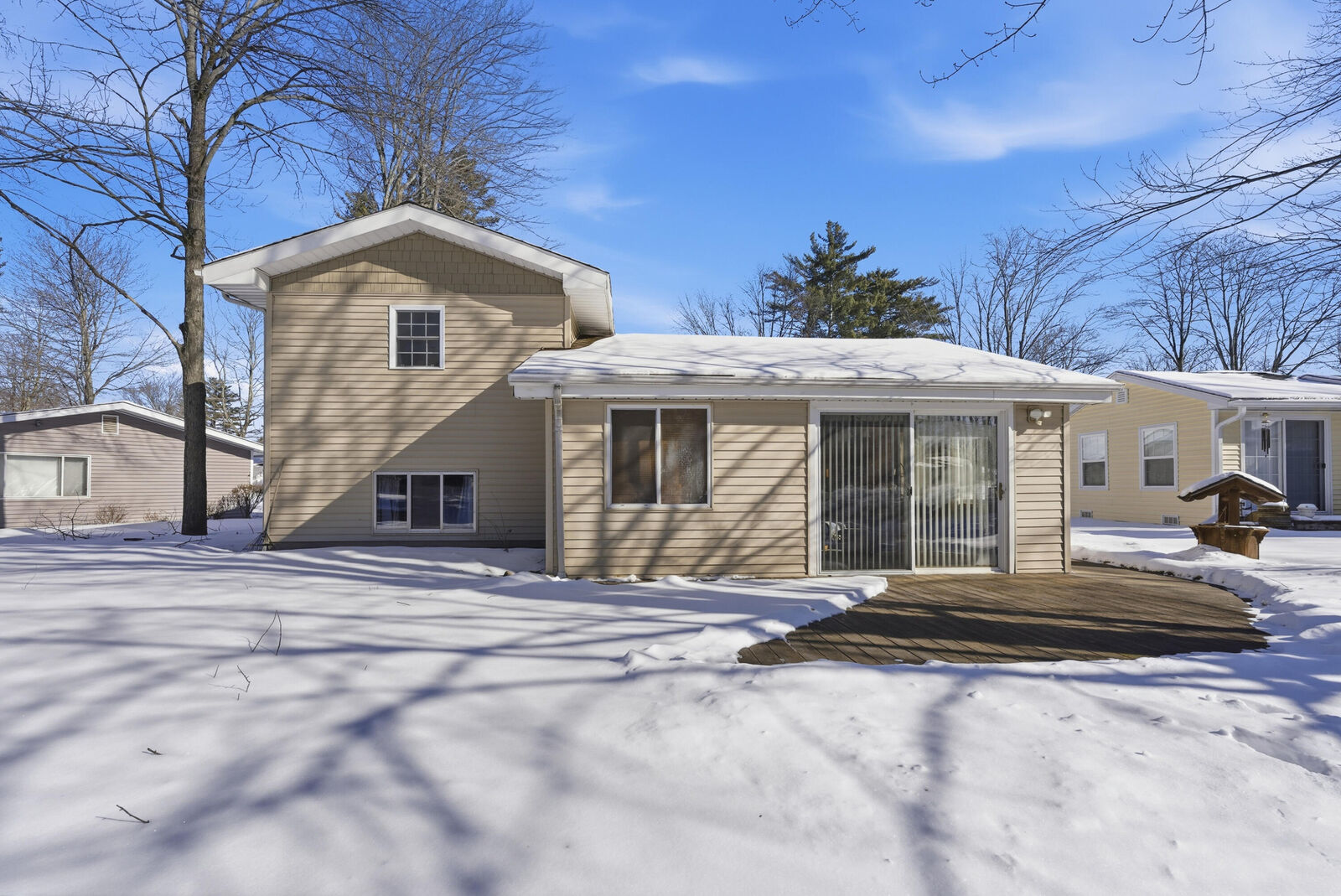 Property Photo:  5184 Pleasant Drive  MI 48612 