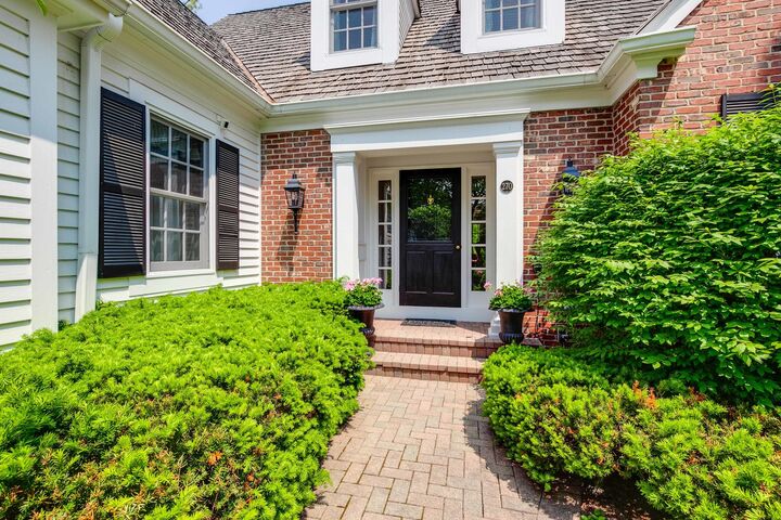 Property Photo:  270 S South Shore Lane  IL 60045 