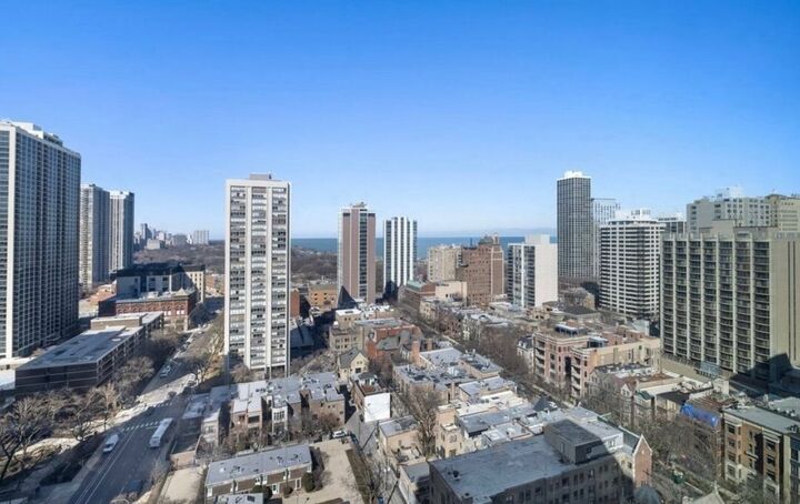 Property Photo:  88 W Schiller Street 2305L  IL 60610 