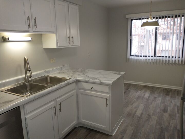 Property Photo:  905 Surrey Drive 2B  IL 60193 