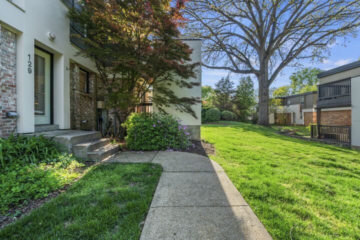 Property Photo: 940 Gale Ln 129 TN 37204