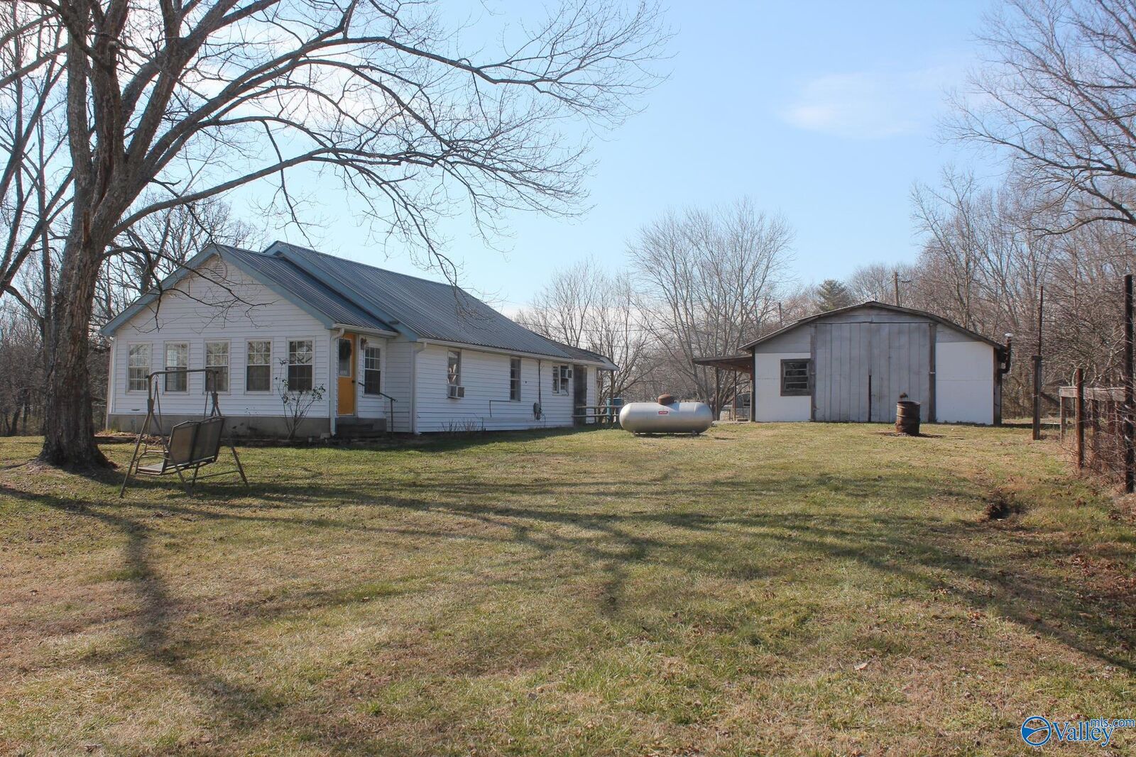 Property Photo: 102 SW 1st Street AL 35988