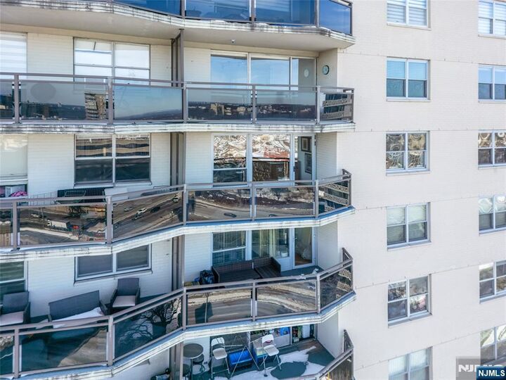 Property Photo:  2077 Center Avenue 20F  NJ 07024 