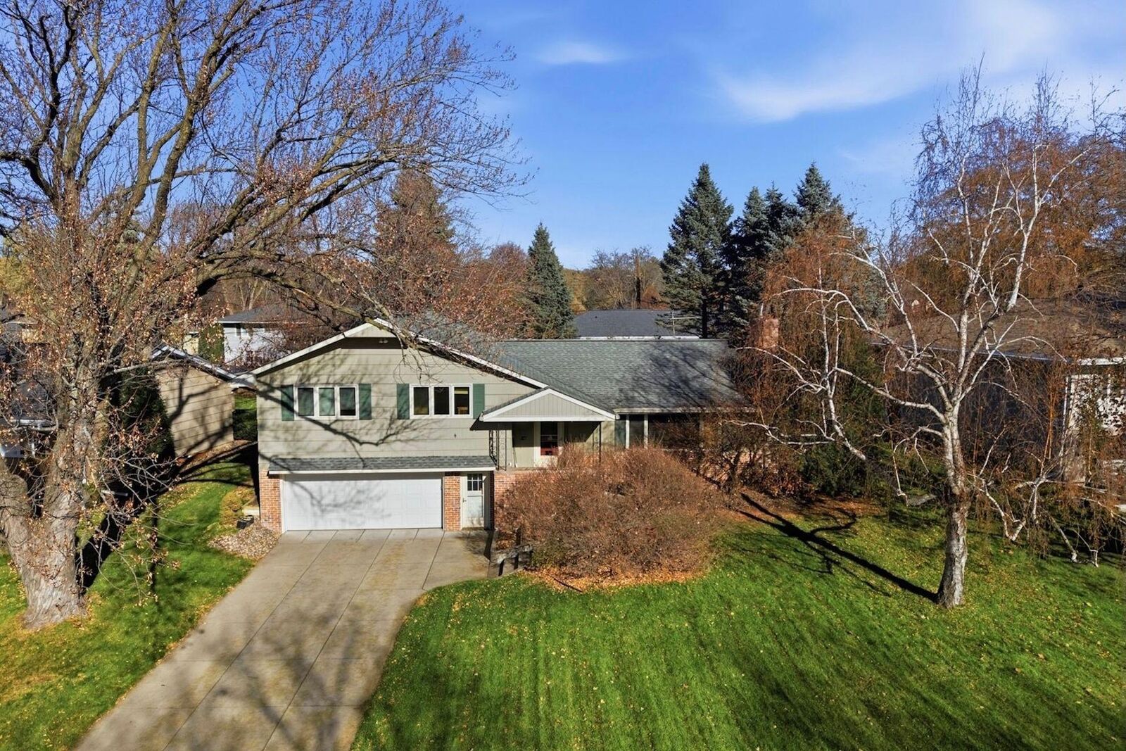 Property Photo: 4804 Trillium Lane MN 55435