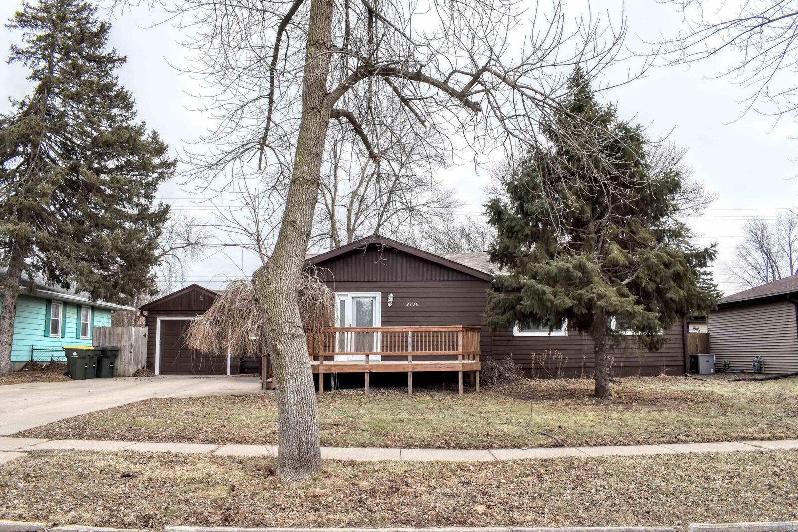 Property Photo: 2736 S Coral Street IA 51106
