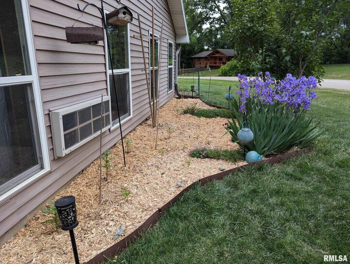 Property Photo:  112 Sioux Drive  IL 61565-9412 