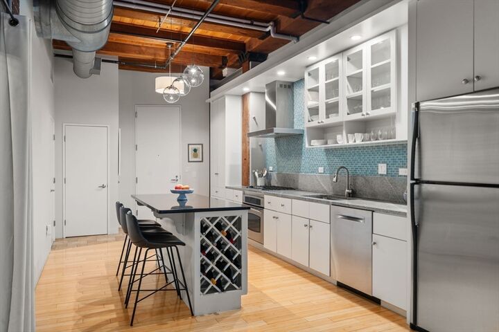 Property Photo: 35 Channel Center St 303 MA 02210