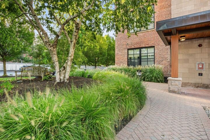 Property Photo:  1 Aberdeen Way 102  MA 02138 