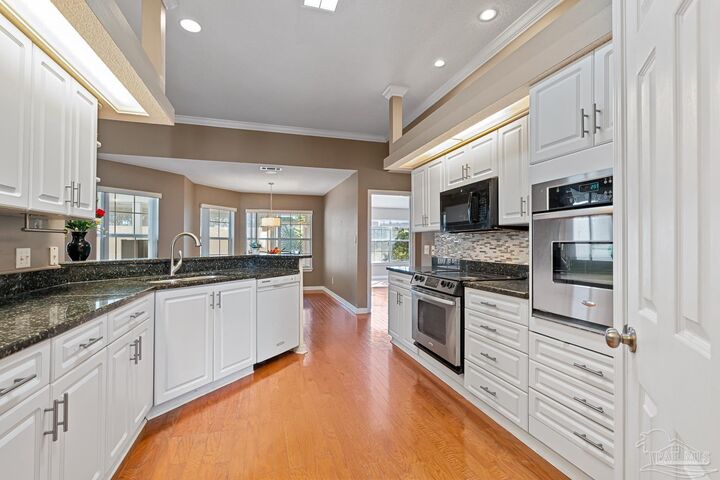 Property Photo: 3377 Crestview Ln FL 32563