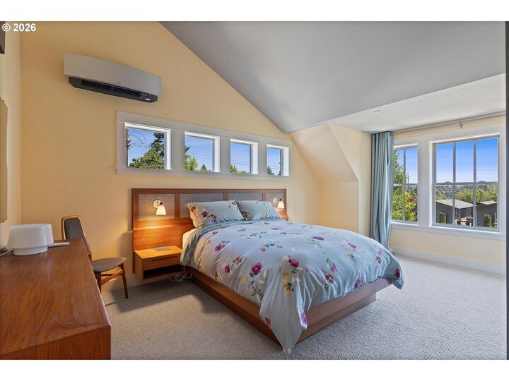 Property Photo:  580 2nd St  OR 97034 