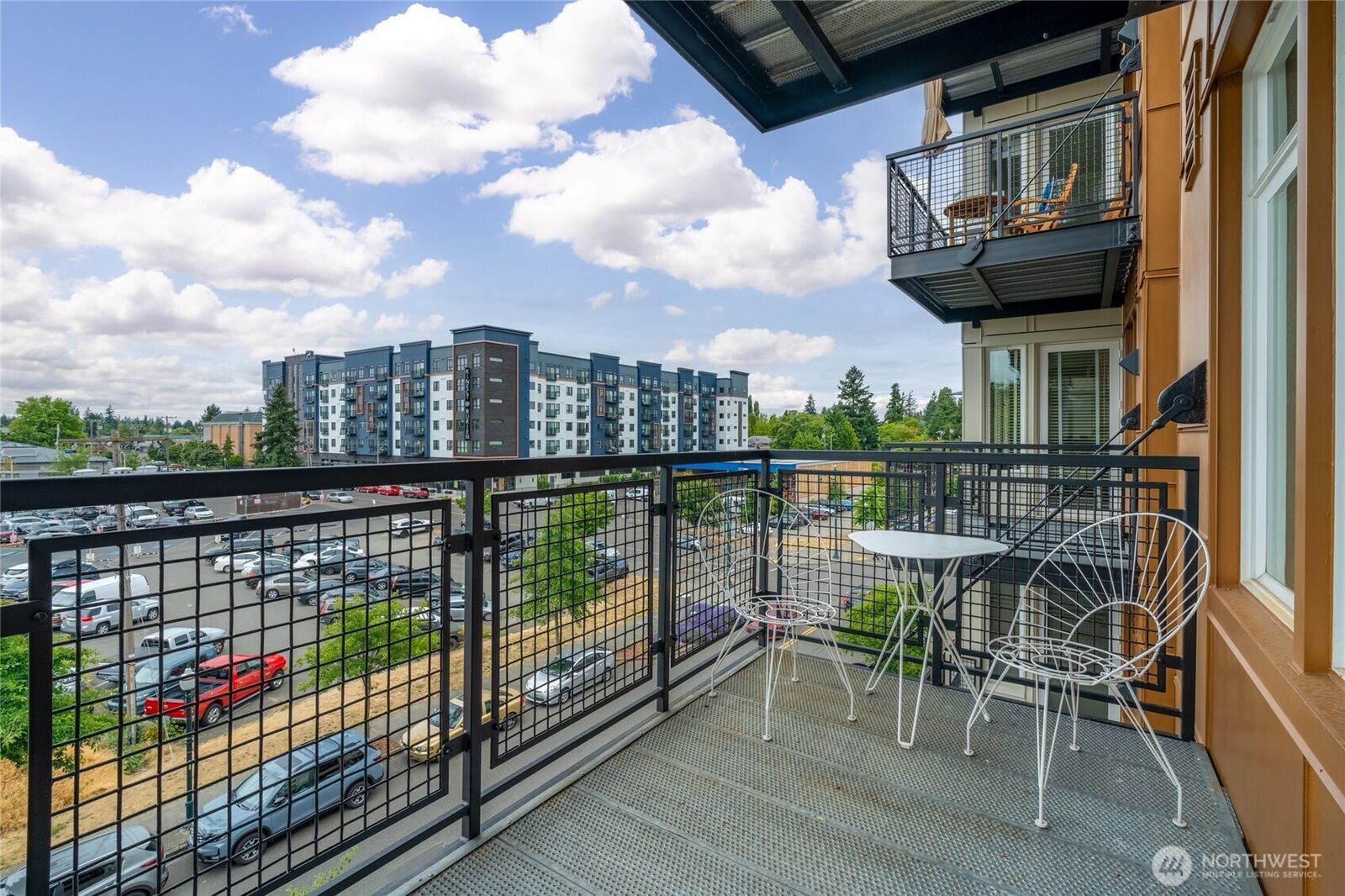 Property Photo:  15100  6th Avenue SW 523  WA 98166 