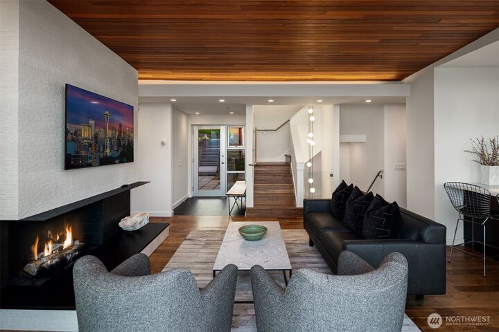 Property Photo:  7352  56th Avenue NE  WA 98115 