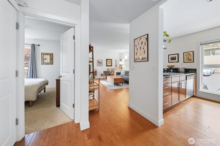 Property Photo:  900  Summit Avenue E 303  WA 98102 