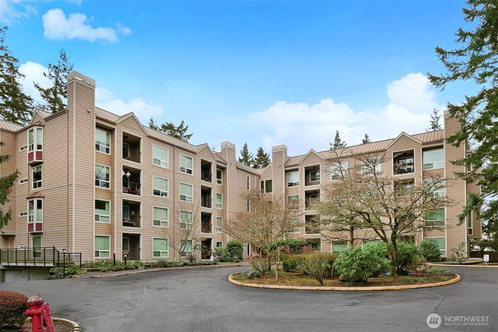 Property Photo:  823 N 161st Place 105  WA 98133 