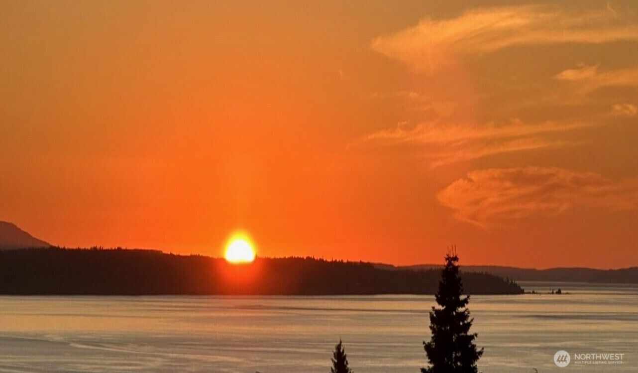 Property Photo:  1133  Emerald Hills Drive  WA 98020 