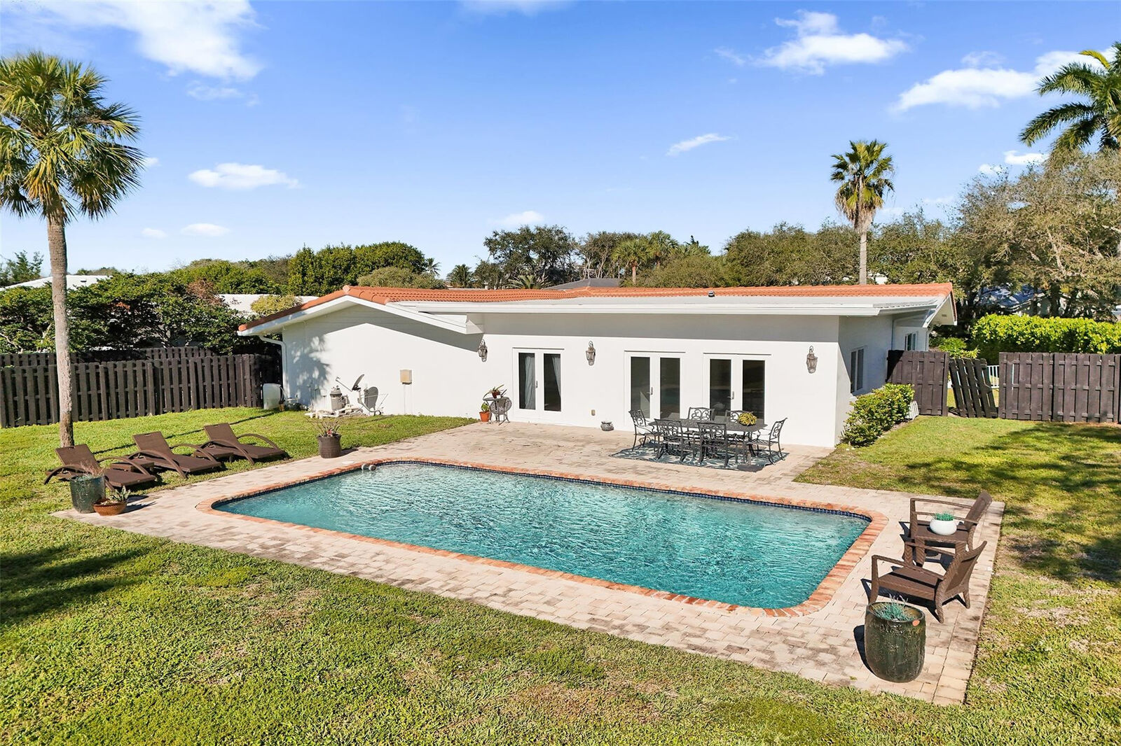 Property Photo:  26 Cayuga Road  FL 33308 