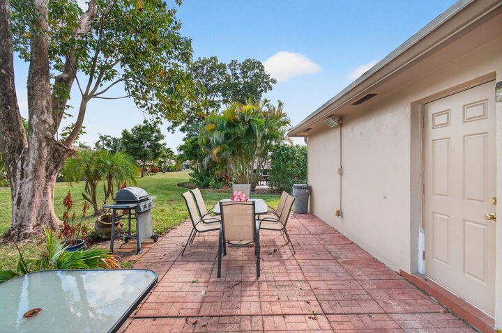 Property Photo:  1327 High Point Way SE D  FL 33445 