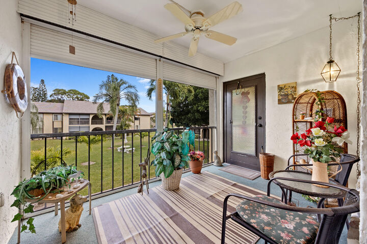 Property Photo:  306 Pine Ridge Circle B-2  FL 33463 