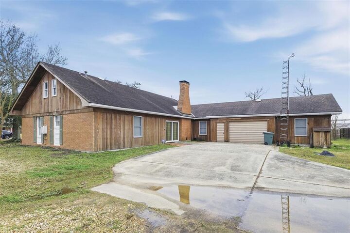 Property Photo:  2622 Park Drive  LA 70605 