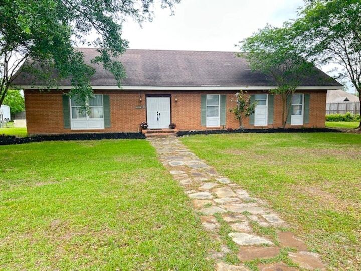 Property Photo: 2622 Park Drive LA 70605