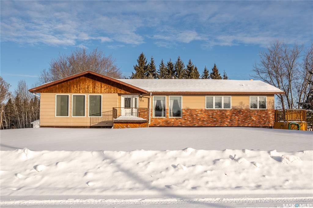 Property Photo:  178 4th Street E  SK S0M 2X0 