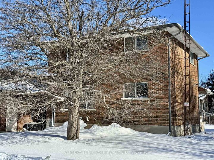 Property Photo:  915 Taunton Road E  ON L1R 3L7 