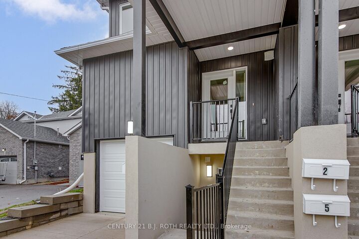 Property Photo: 82 Peel Street 1 ON L4M 3K7