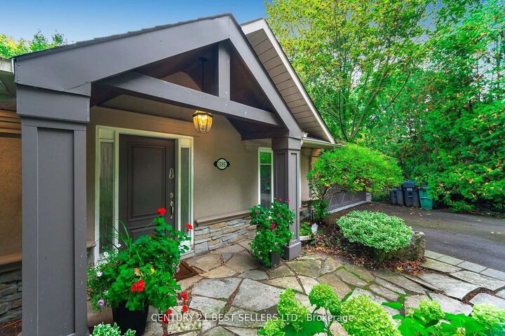 Property Photo:  1595 Calverton Court  ON L5G 2W4 