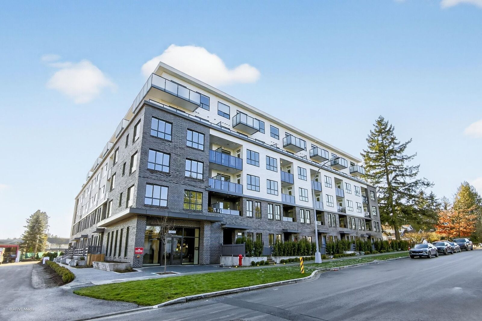 Property Photo: 14778 106 Avenue 512 BC V3R 5Y1