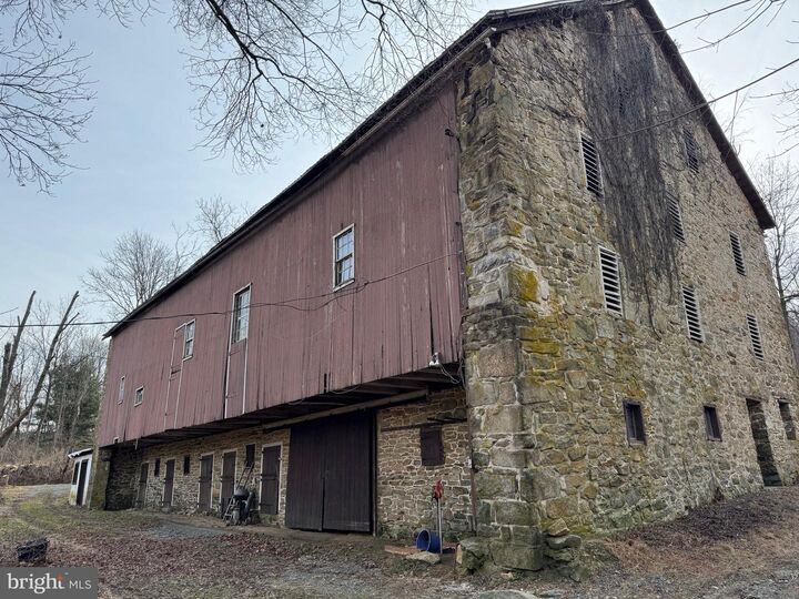 Property Photo: 142 Township Road PA 18062