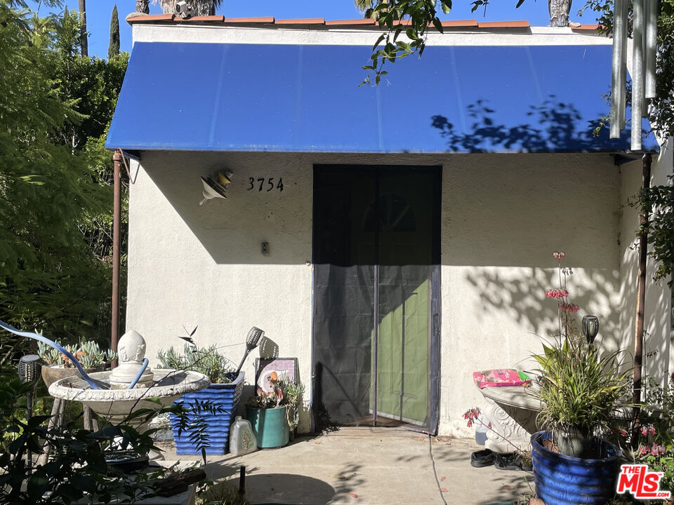 Property Photo:  3754 Fredonia Dr  CA 90068 
