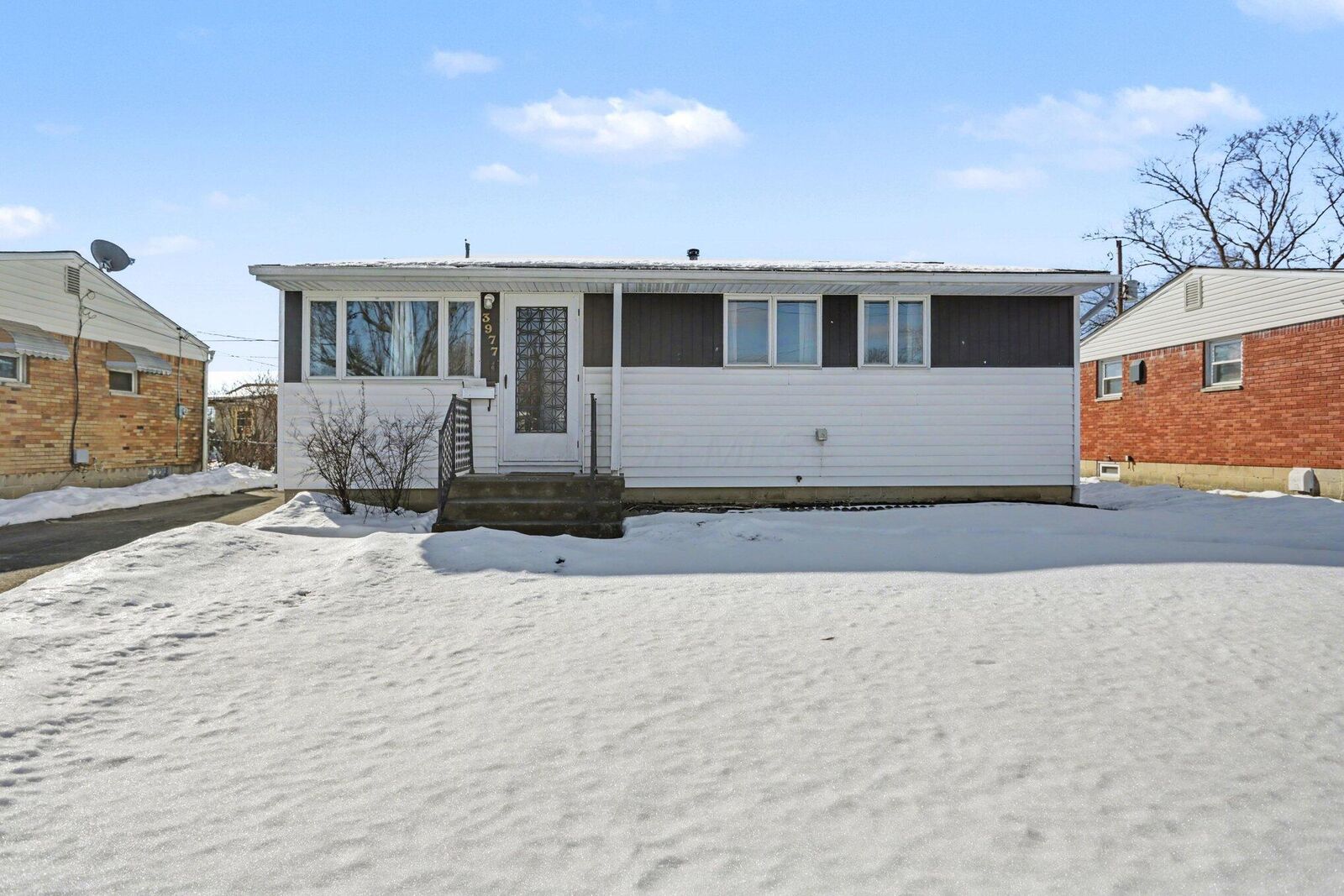 Property Photo:  3977 Sexton Drive  OH 43228 