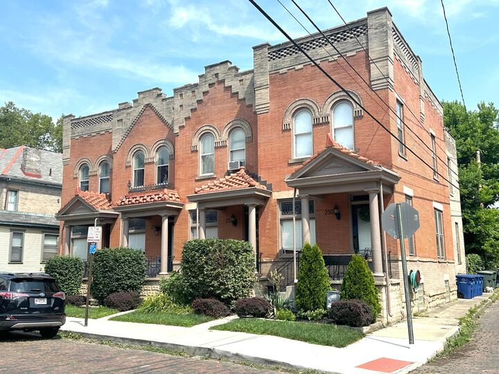 Property Photo:  252 W Hubbard Avenue  OH 43215 