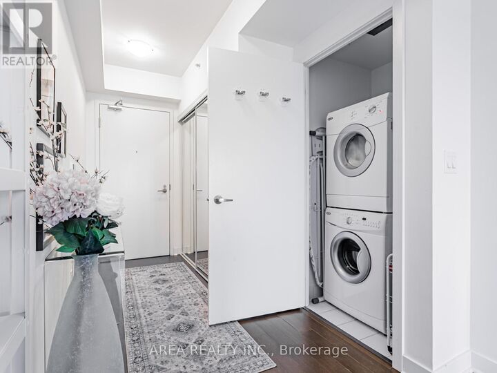 Property Photo:  58 Orchard View Boulevard 2009  ON M4R 0A2 