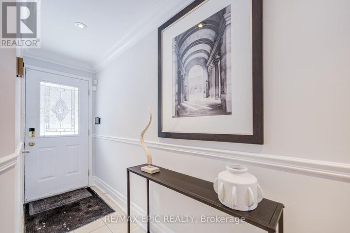 Property Photo:  115 Henderson Avenue 6  ON L3T 2L3 