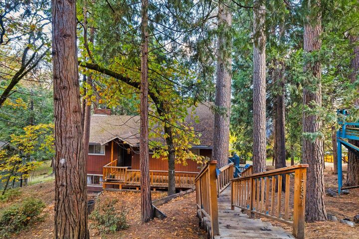 Property Photo:  17851 Robin Rd  CA 95383 