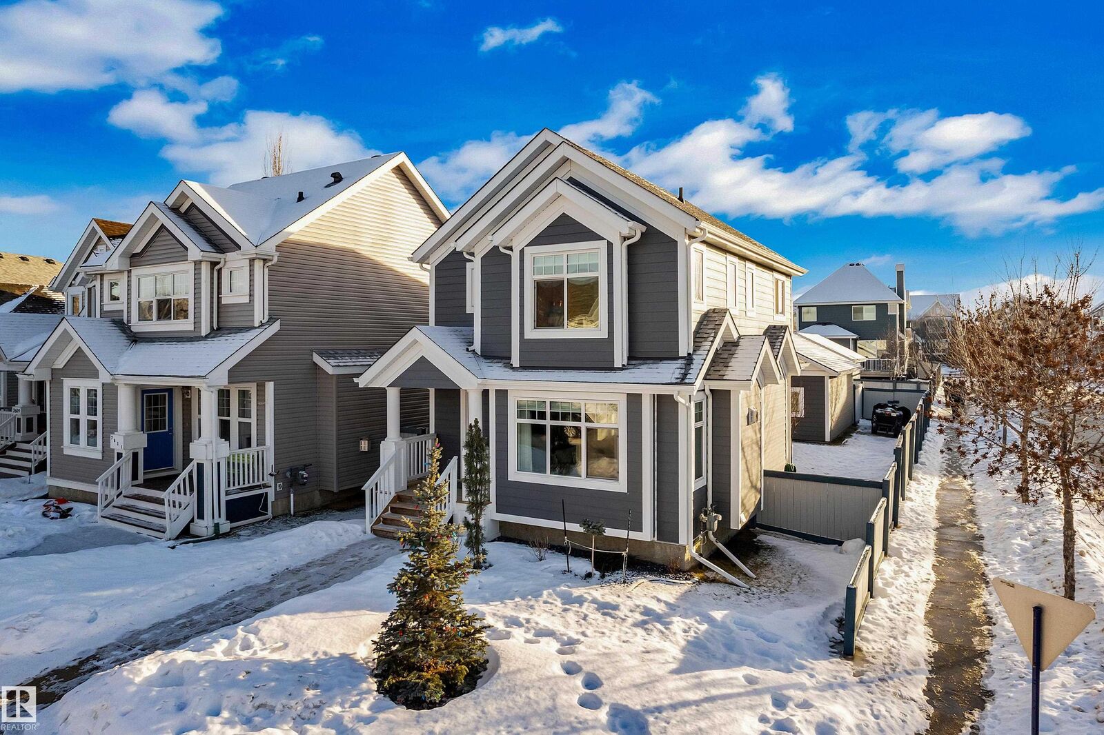 Property Photo: 7613 16 Av SW SW AB T6X 1M3