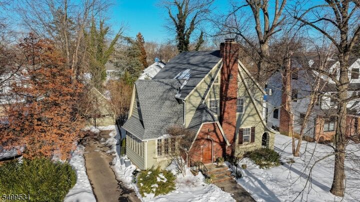 Property Photo:  28 Hampton Rd  NJ 07016 