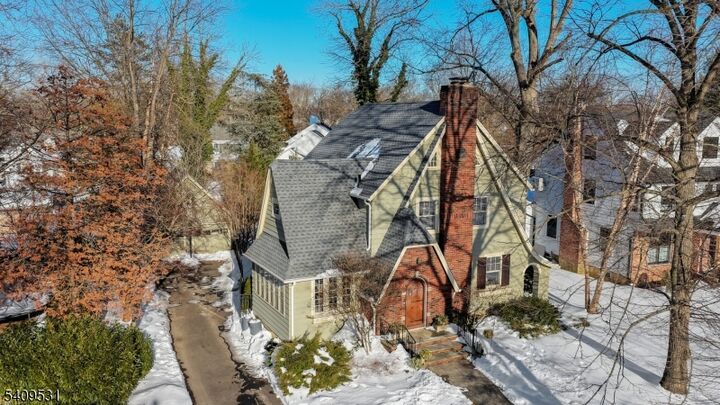 Property Photo:  28 Hampton Rd  NJ 07016 