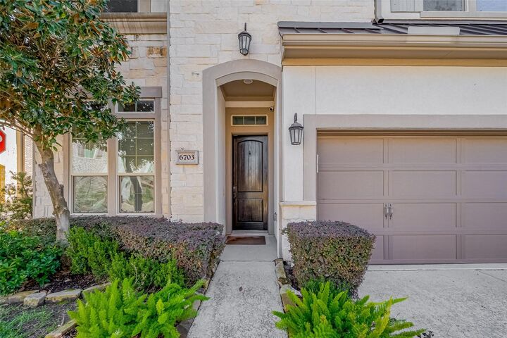 Property Photo:  6703 Saxton Manor Street  TX 77055 