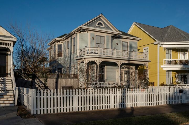 Property Photo:  1515 24th Street  TX 77550 