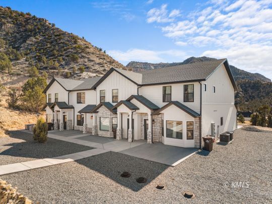 Property Photo:  421 E White Sands Way B  UT 84758 