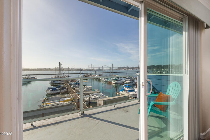 Property Photo: 890 SE Bay Boulevard 305 OR 97365